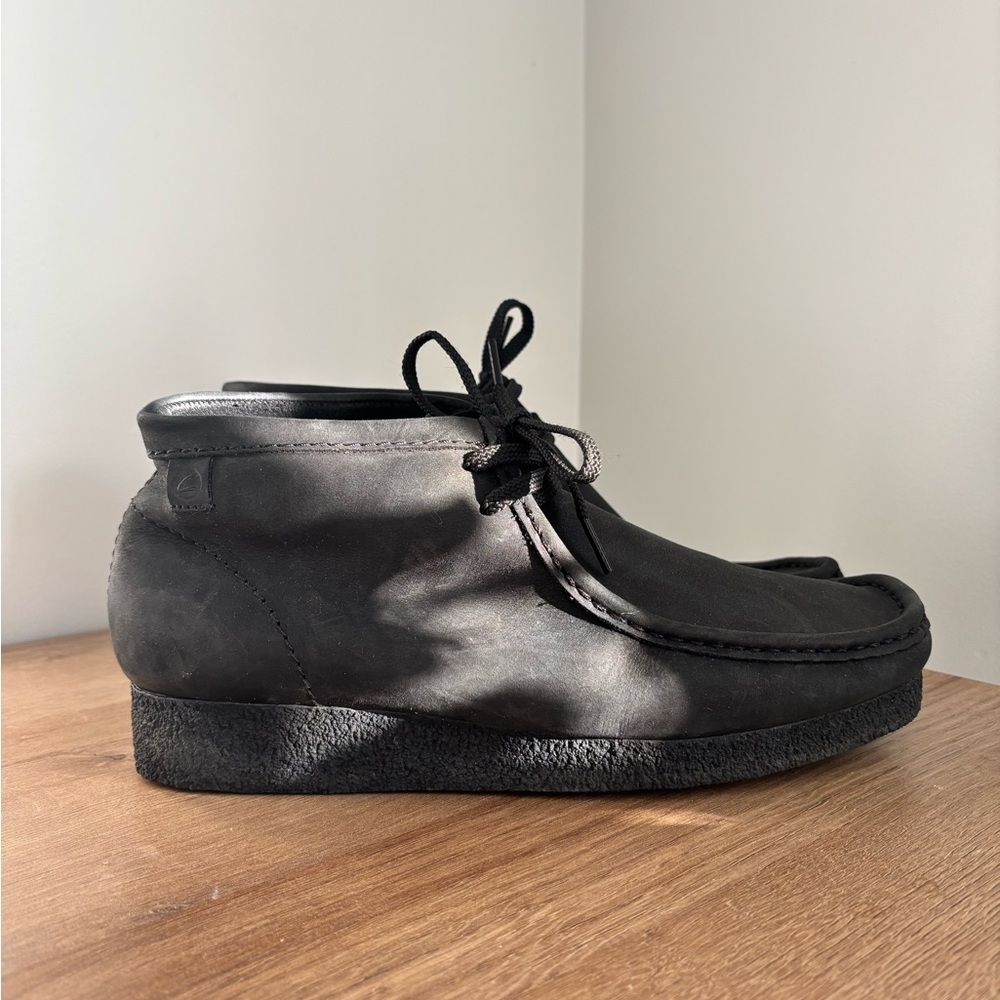 Clarks Black Suede Lace-Up Wallabee Boots men’s 10